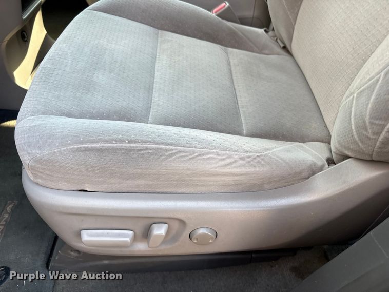 image for item EV2862 2015 Toyota Sienna van