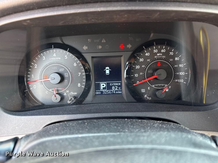 image for item EV2862 2015 Toyota Sienna van