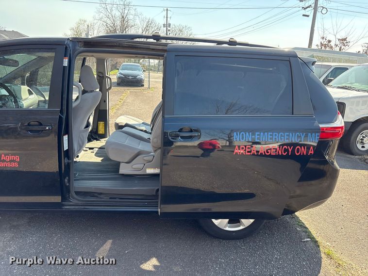 image for item EV2862 2015 Toyota Sienna van