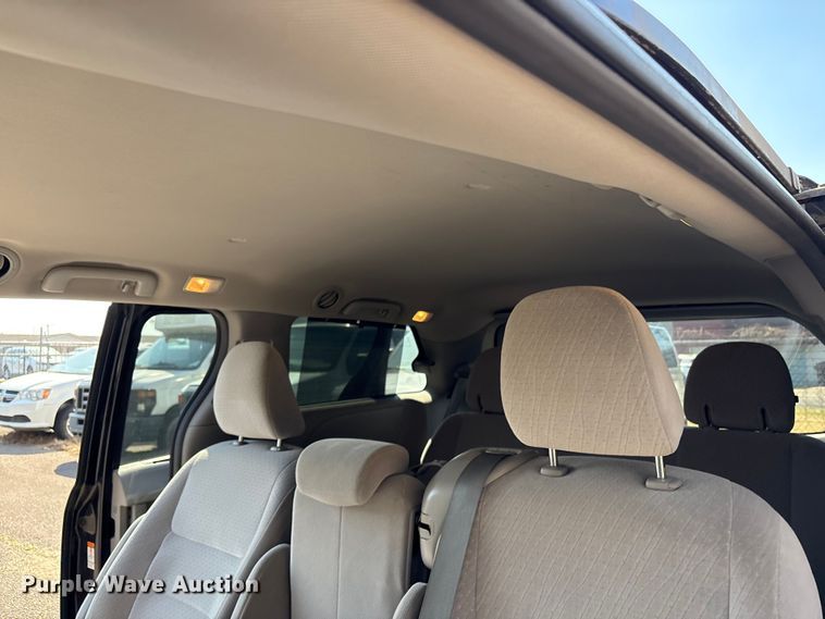 image for item EV2862 2015 Toyota Sienna van