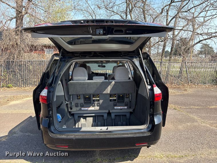 image for item EV2862 2015 Toyota Sienna van