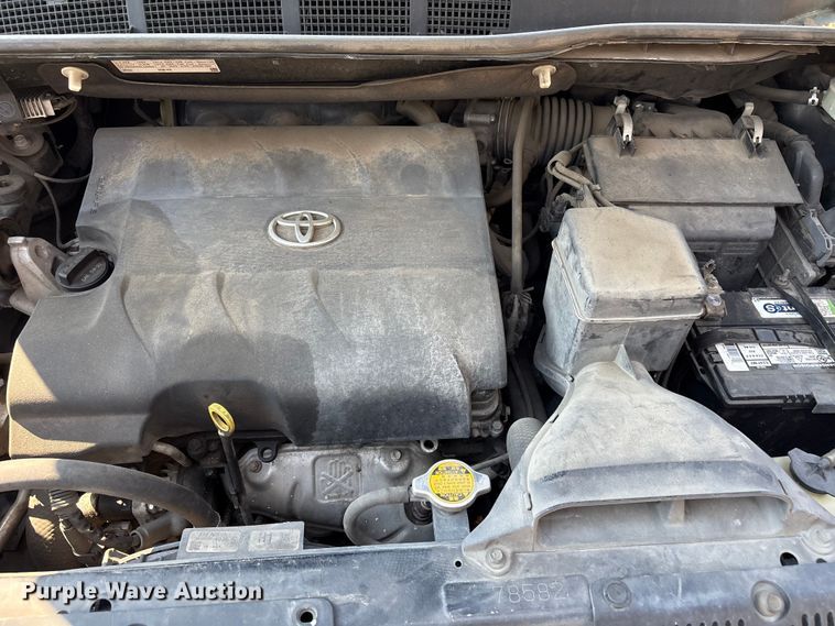 image for item EV2862 2015 Toyota Sienna van