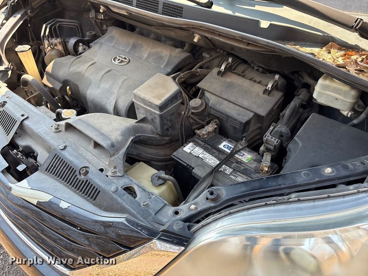 image for item EV2862 2015 Toyota Sienna van