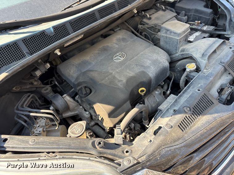 image for item EV2862 2015 Toyota Sienna van