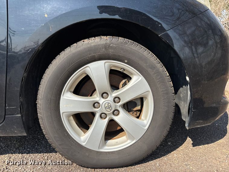 image for item EV2862 2015 Toyota Sienna van