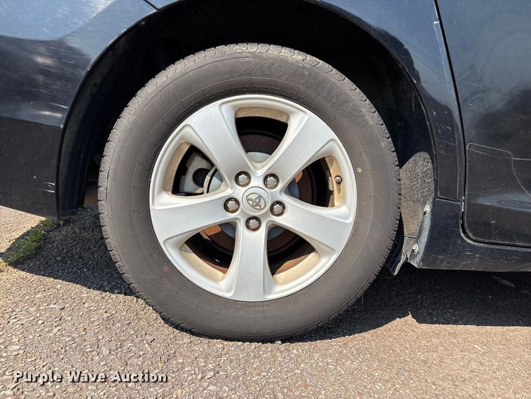 image for item EV2862 2015 Toyota Sienna van