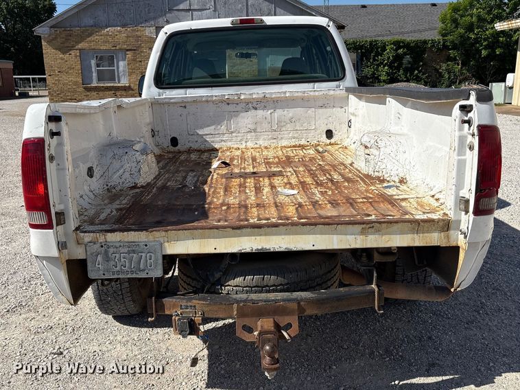 image for item EV2961 2003 Ford F350 Super Duty Crew Cab pickup truck