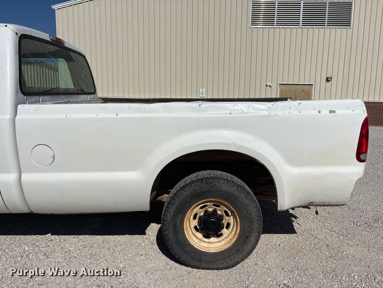 image for item EV2961 2003 Ford F350 Super Duty Crew Cab pickup truck