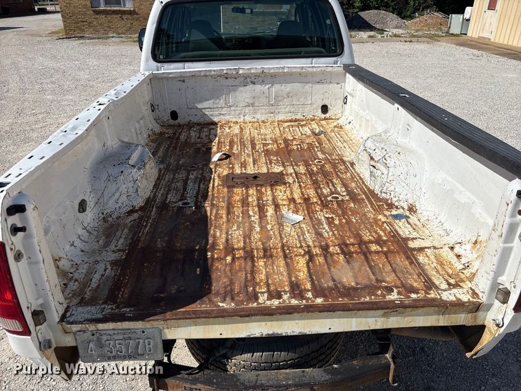 image for item EV2961 2003 Ford F350 Super Duty Crew Cab pickup truck