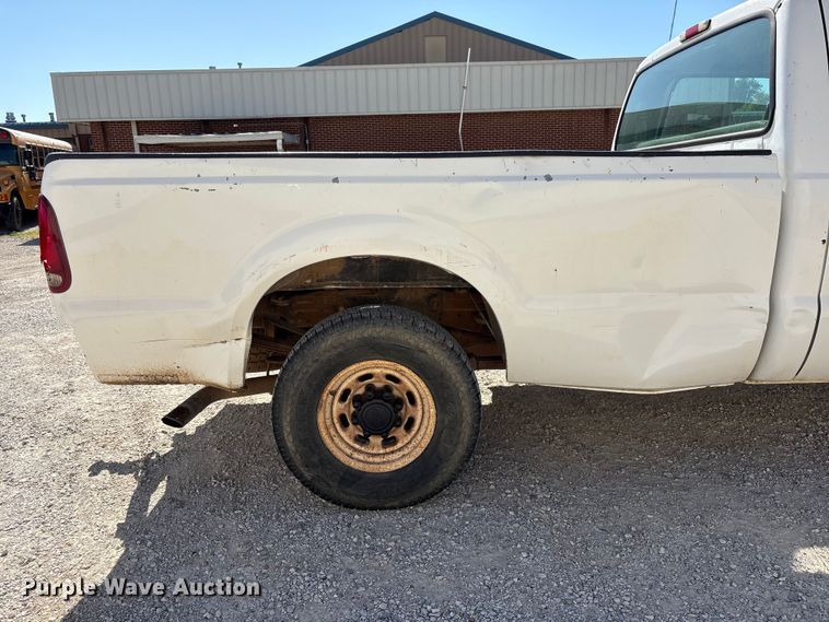 image for item EV2961 2003 Ford F350 Super Duty Crew Cab pickup truck