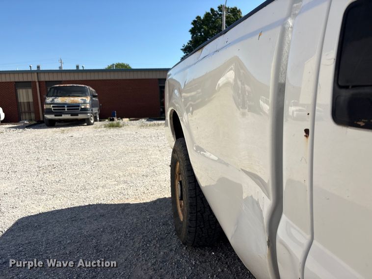 image for item EV2961 2003 Ford F350 Super Duty Crew Cab pickup truck