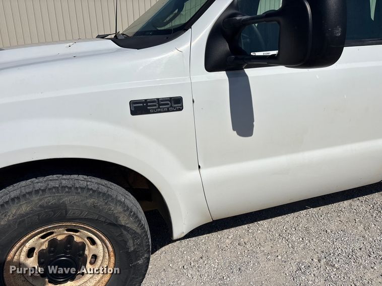 image for item EV2961 2003 Ford F350 Super Duty Crew Cab pickup truck