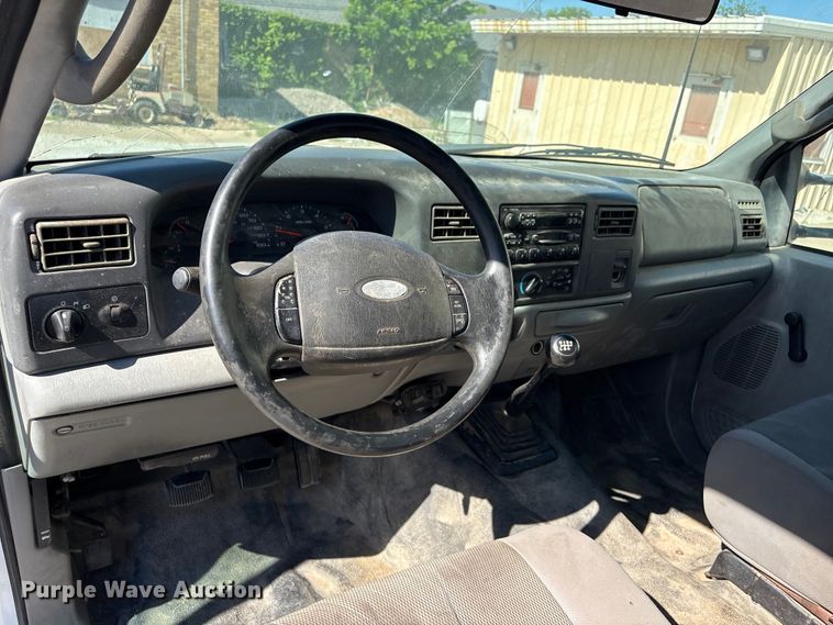 image for item EV2961 2003 Ford F350 Super Duty Crew Cab pickup truck