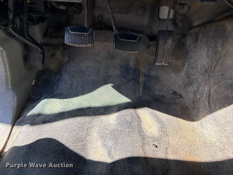 image for item EV2961 2003 Ford F350 Super Duty Crew Cab pickup truck