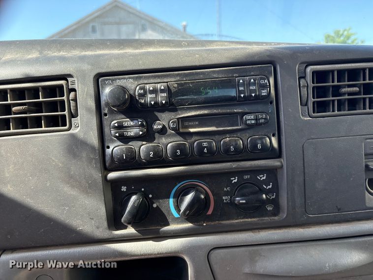 image for item EV2961 2003 Ford F350 Super Duty Crew Cab pickup truck