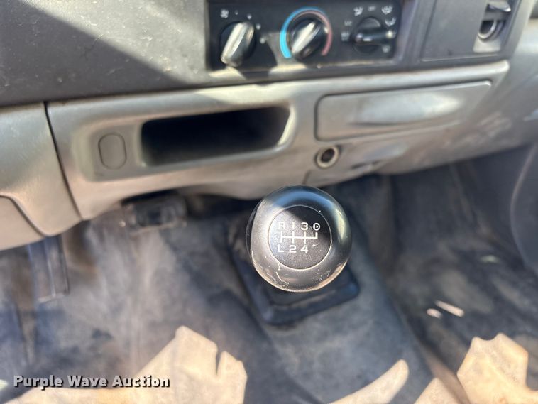 image for item EV2961 2003 Ford F350 Super Duty Crew Cab pickup truck