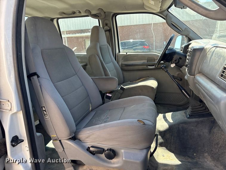 image for item EV2961 2003 Ford F350 Super Duty Crew Cab pickup truck