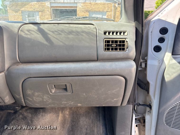 image for item EV2961 2003 Ford F350 Super Duty Crew Cab pickup truck