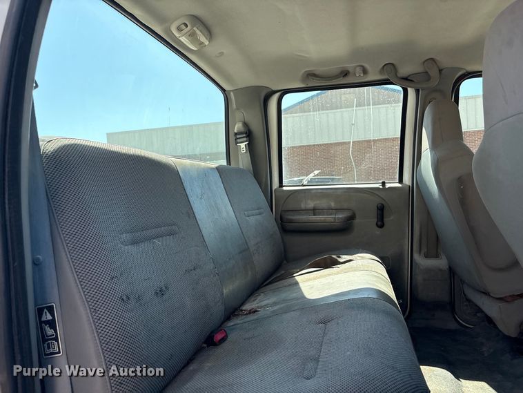 image for item EV2961 2003 Ford F350 Super Duty Crew Cab pickup truck