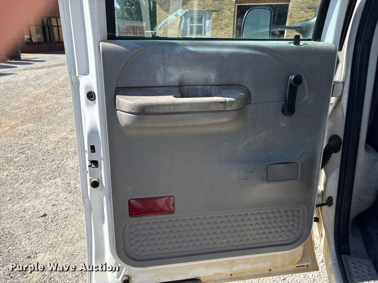 image for item EV2961 2003 Ford F350 Super Duty Crew Cab pickup truck