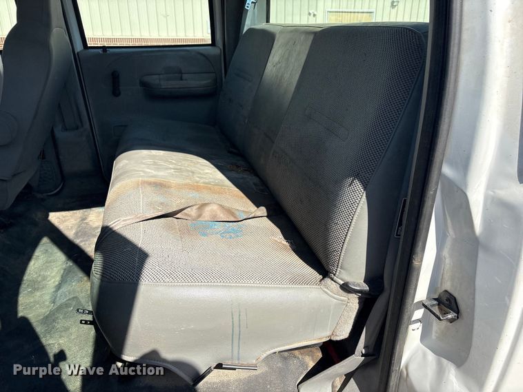 image for item EV2961 2003 Ford F350 Super Duty Crew Cab pickup truck
