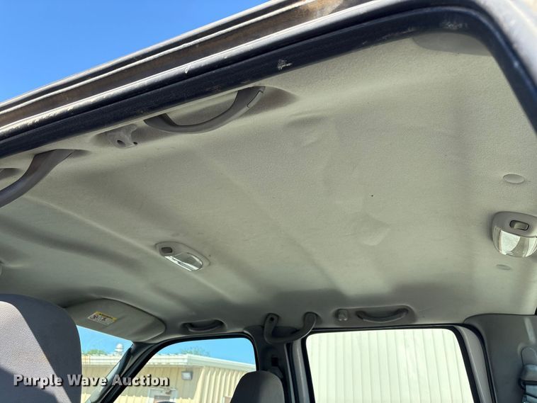 image for item EV2961 2003 Ford F350 Super Duty Crew Cab pickup truck
