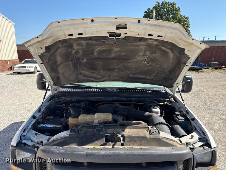 image for item EV2961 2003 Ford F350 Super Duty Crew Cab pickup truck