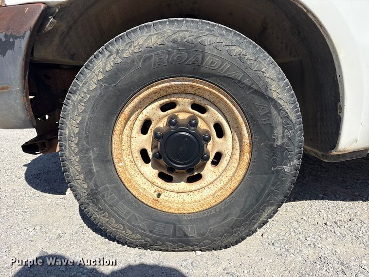 image for item EV2961 2003 Ford F350 Super Duty Crew Cab pickup truck