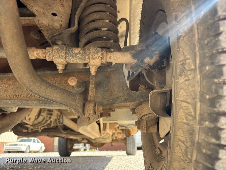 image for item EV2961 2003 Ford F350 Super Duty Crew Cab pickup truck
