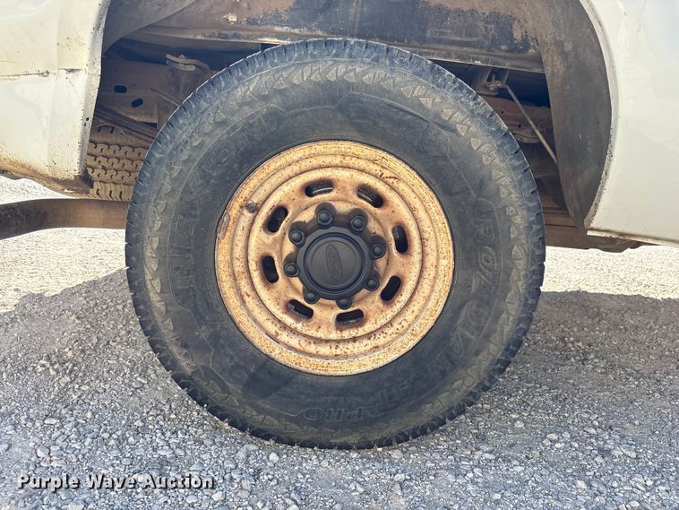 image for item EV2961 2003 Ford F350 Super Duty Crew Cab pickup truck