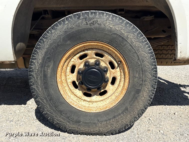 image for item EV2961 2003 Ford F350 Super Duty Crew Cab pickup truck