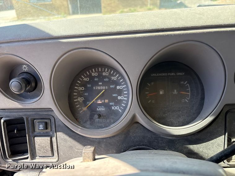 image for item EV2962 1995 Dodge Ram Wagon van