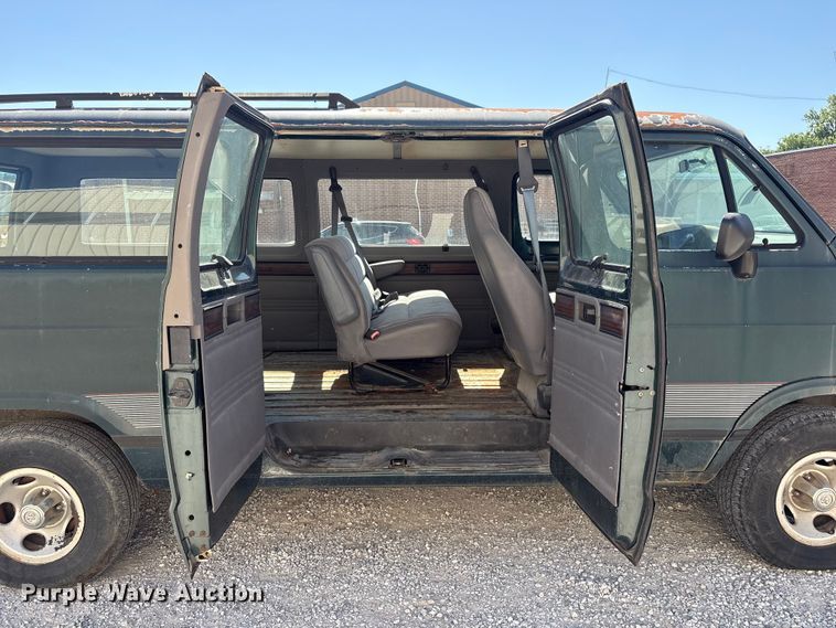 image for item EV2962 1995 Dodge Ram Wagon van