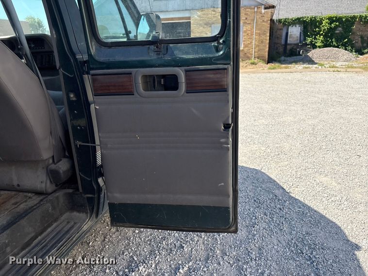image for item EV2962 1995 Dodge Ram Wagon van