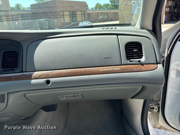 image for item EV2963 2005 Ford Crown Victoria 