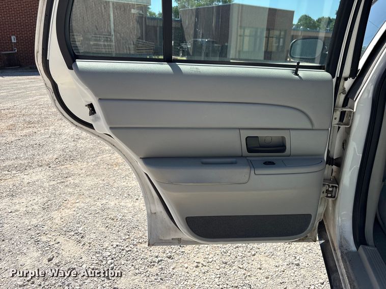 image for item EV2963 2005 Ford Crown Victoria 