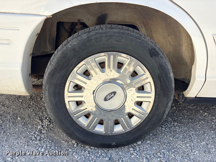 image for item EV2963 2005 Ford Crown Victoria 