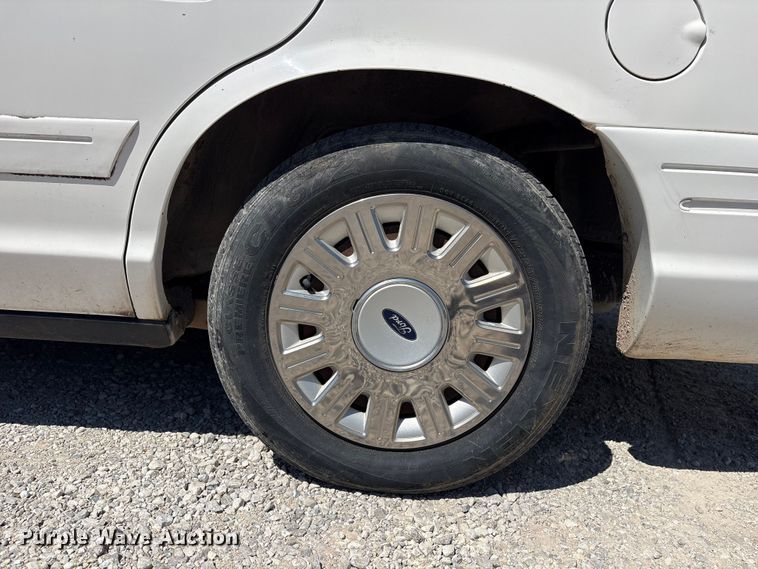 image for item EV2963 2005 Ford Crown Victoria 