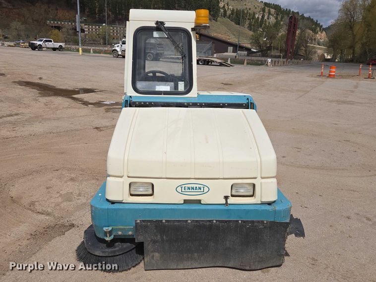 image for item EV5989 Tennant 6600 sweeper