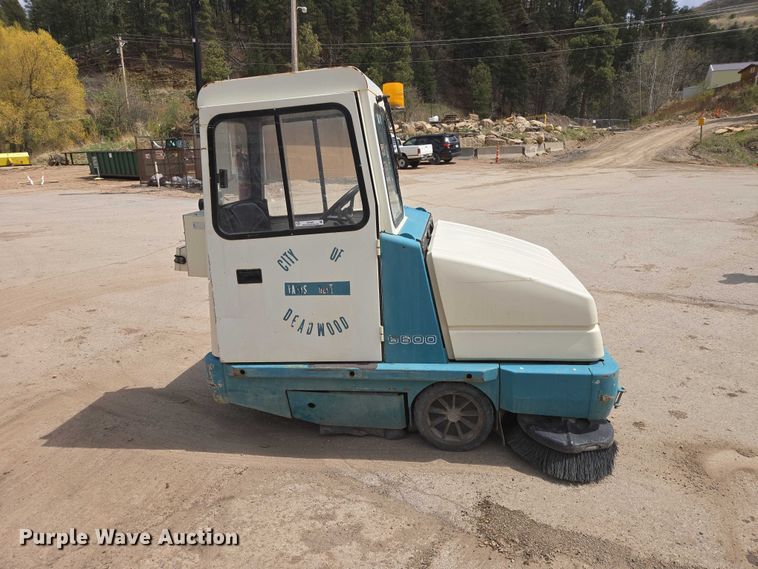 image for item EV5989 Tennant 6600 sweeper