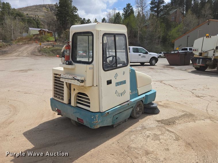 image for item EV5989 Tennant 6600 sweeper
