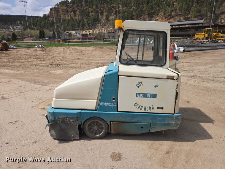 image for item EV5989 Tennant 6600 sweeper
