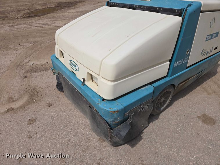 image for item EV5989 Tennant 6600 sweeper