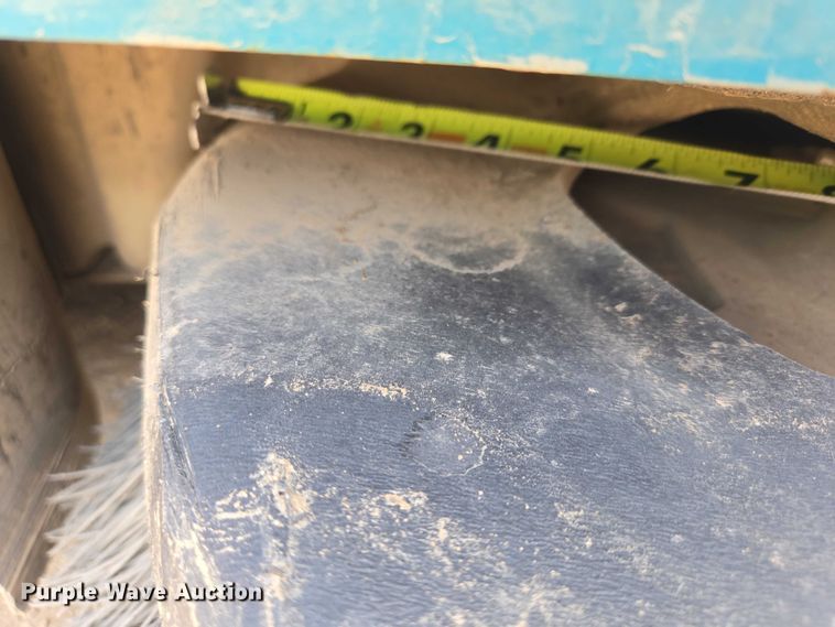 image for item EV5989 Tennant 6600 sweeper