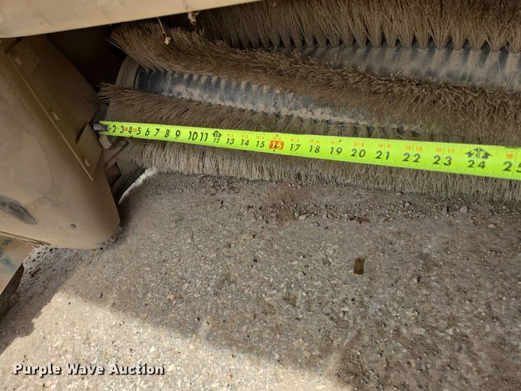 image for item EV5989 Tennant 6600 sweeper