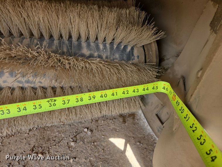 image for item EV5989 Tennant 6600 sweeper