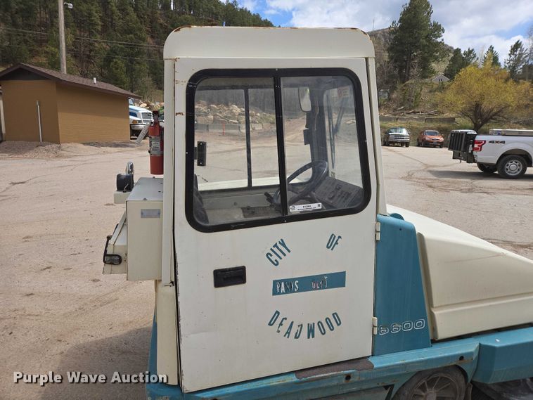 image for item EV5989 Tennant 6600 sweeper