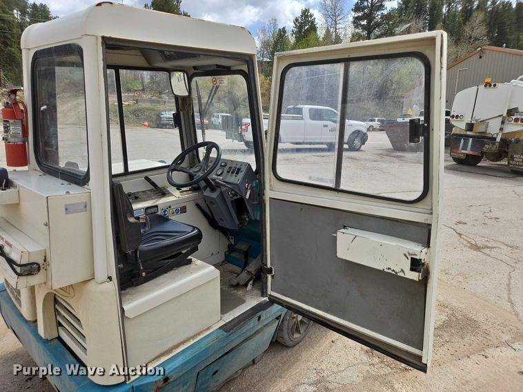 image for item EV5989 Tennant 6600 sweeper