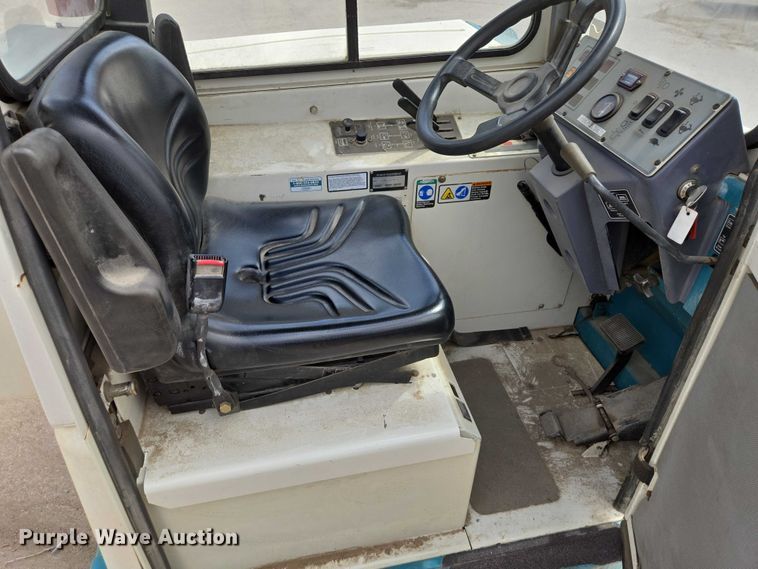 image for item EV5989 Tennant 6600 sweeper