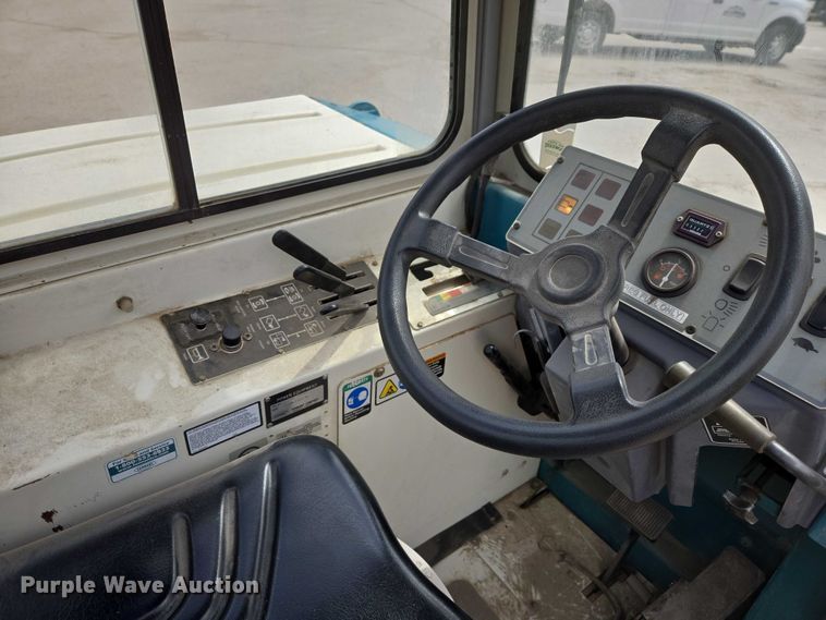 image for item EV5989 Tennant 6600 sweeper